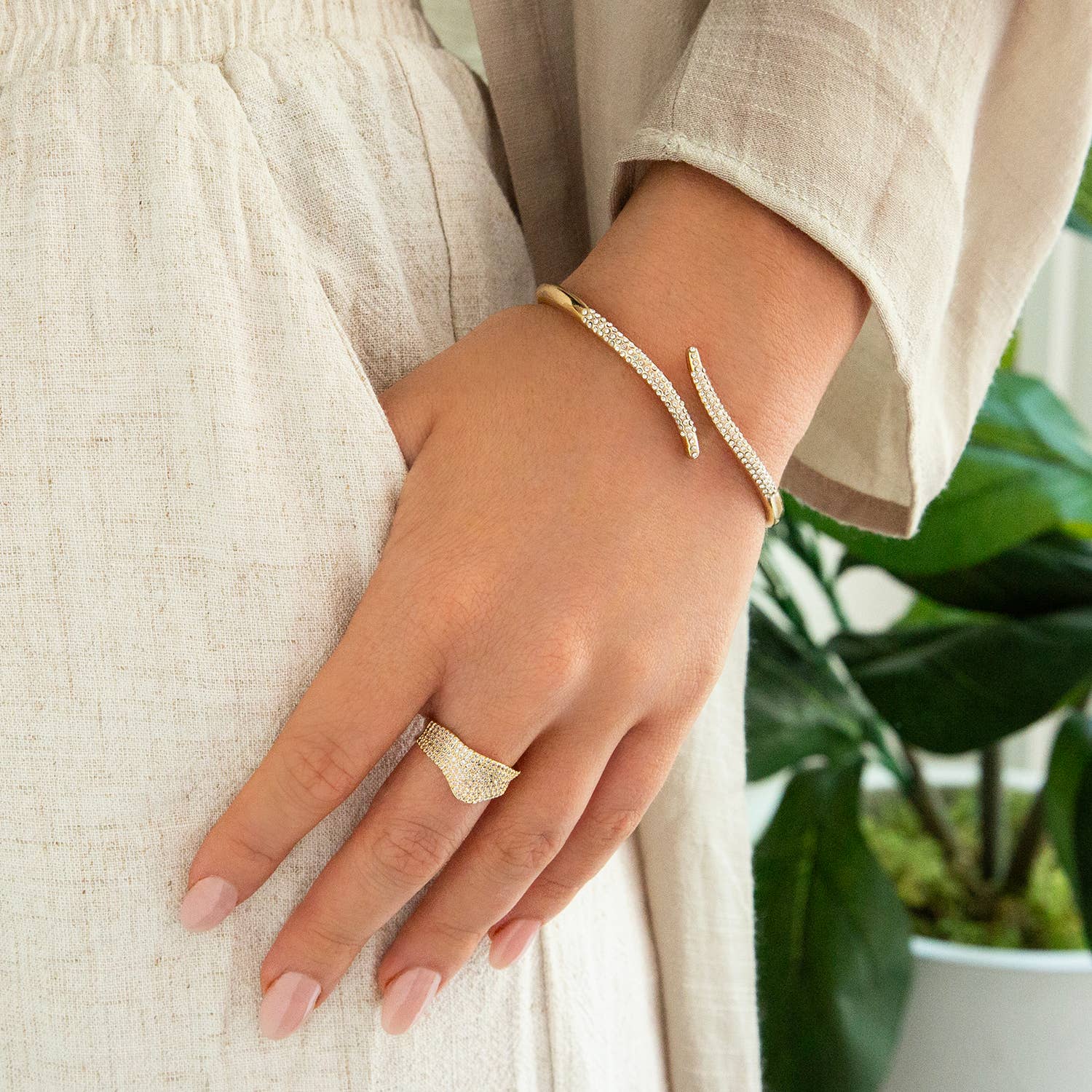 Crystal wrap hinge bangle