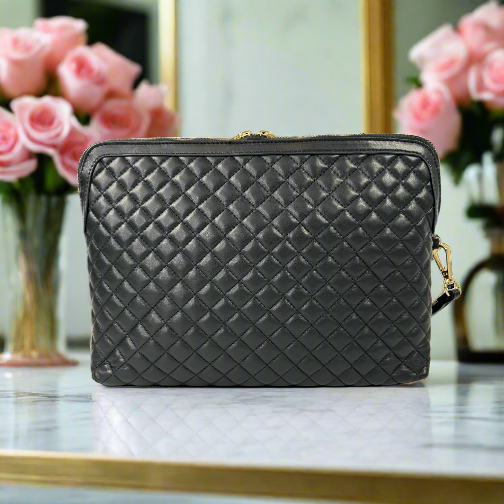 PursetN Litt Makeup Case in timeless quilted design, compact makeup bag with zipper closure, ideal for travel and organization.