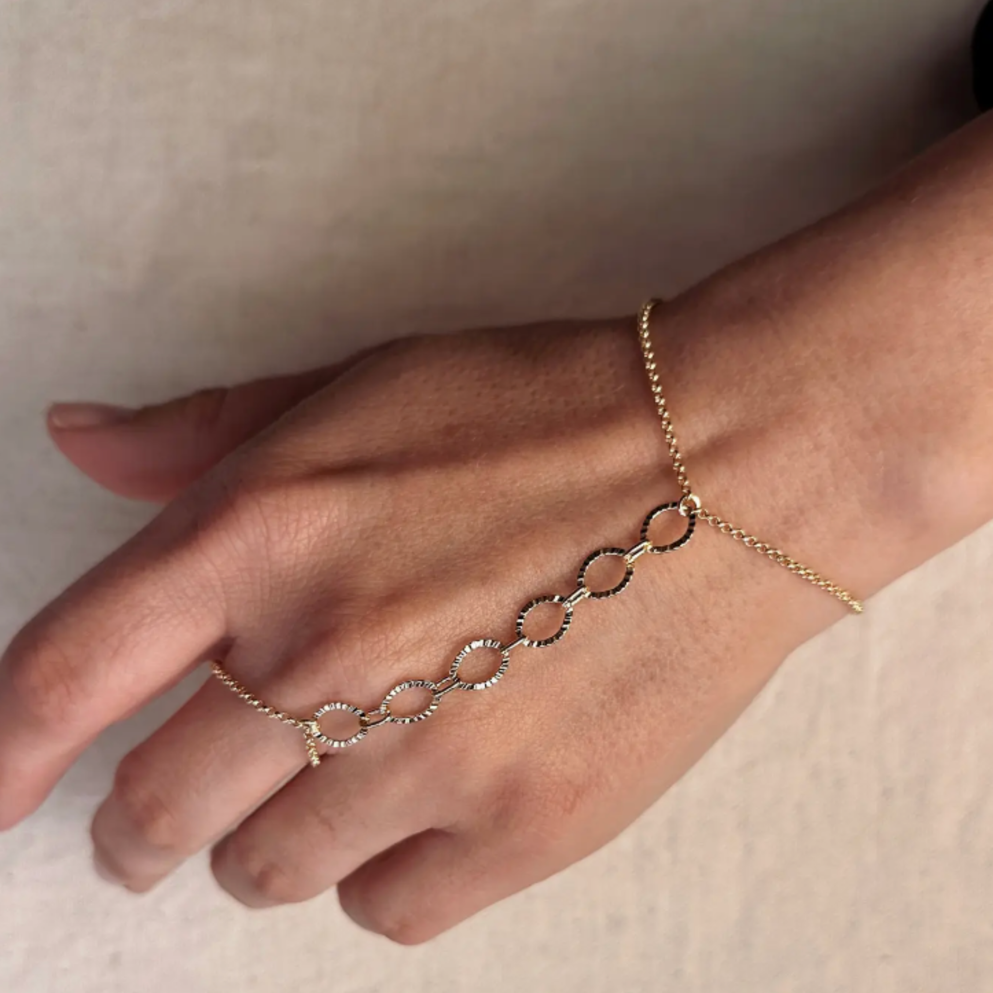 18k Gold Filled Diamond Cut Fancy Hand Chain