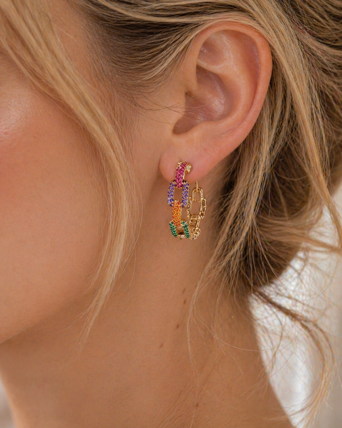 Colorful link hoop earrings by Private Label featuring vibrant, multi-colored circular design perfect for stylish accessories.