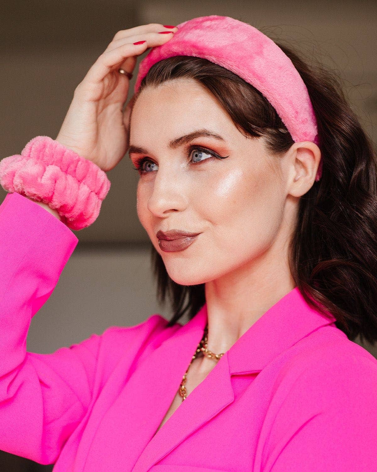 Pink Drip Eraser® headband from The Original MakeUp Eraser spa set, featuring a soft fabric headband with pink drip design.
