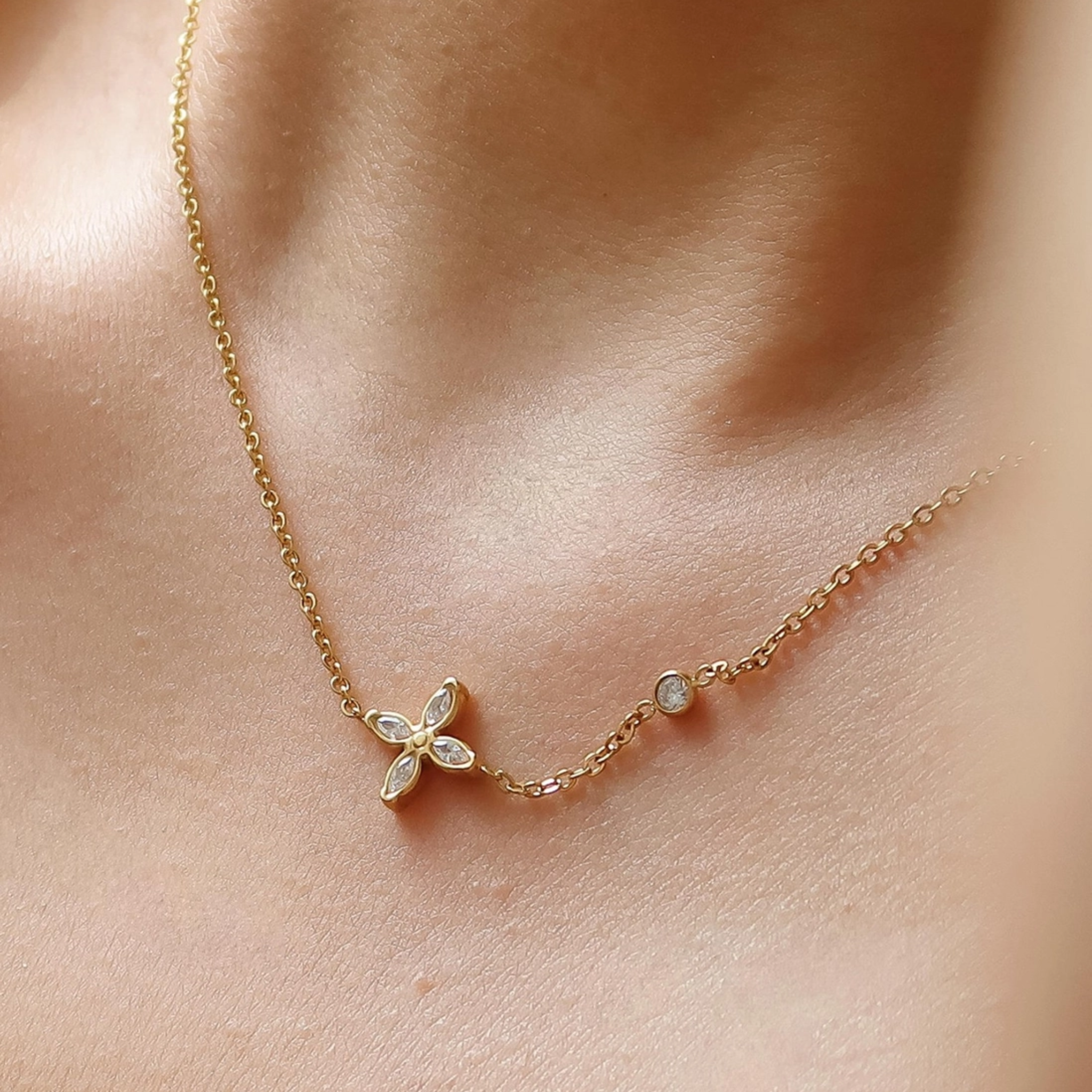 Clyra 18K Gold Non-Tarnish Dainty Flower Pendant Necklace