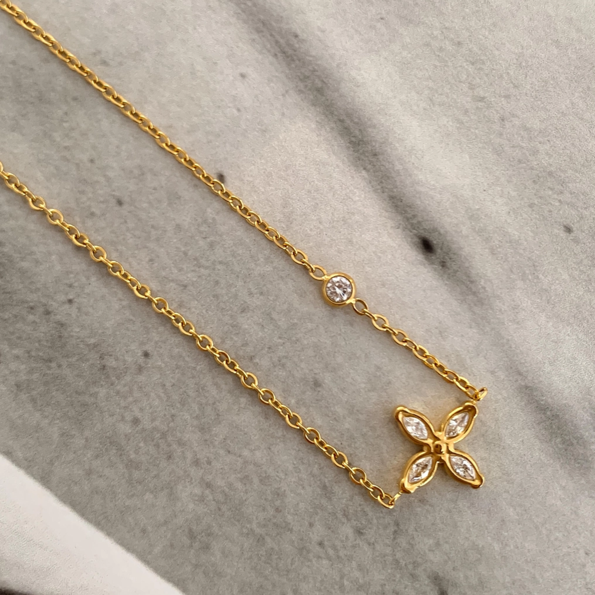 Clyra 18K Gold Non-Tarnish Dainty Flower Pendant Necklace