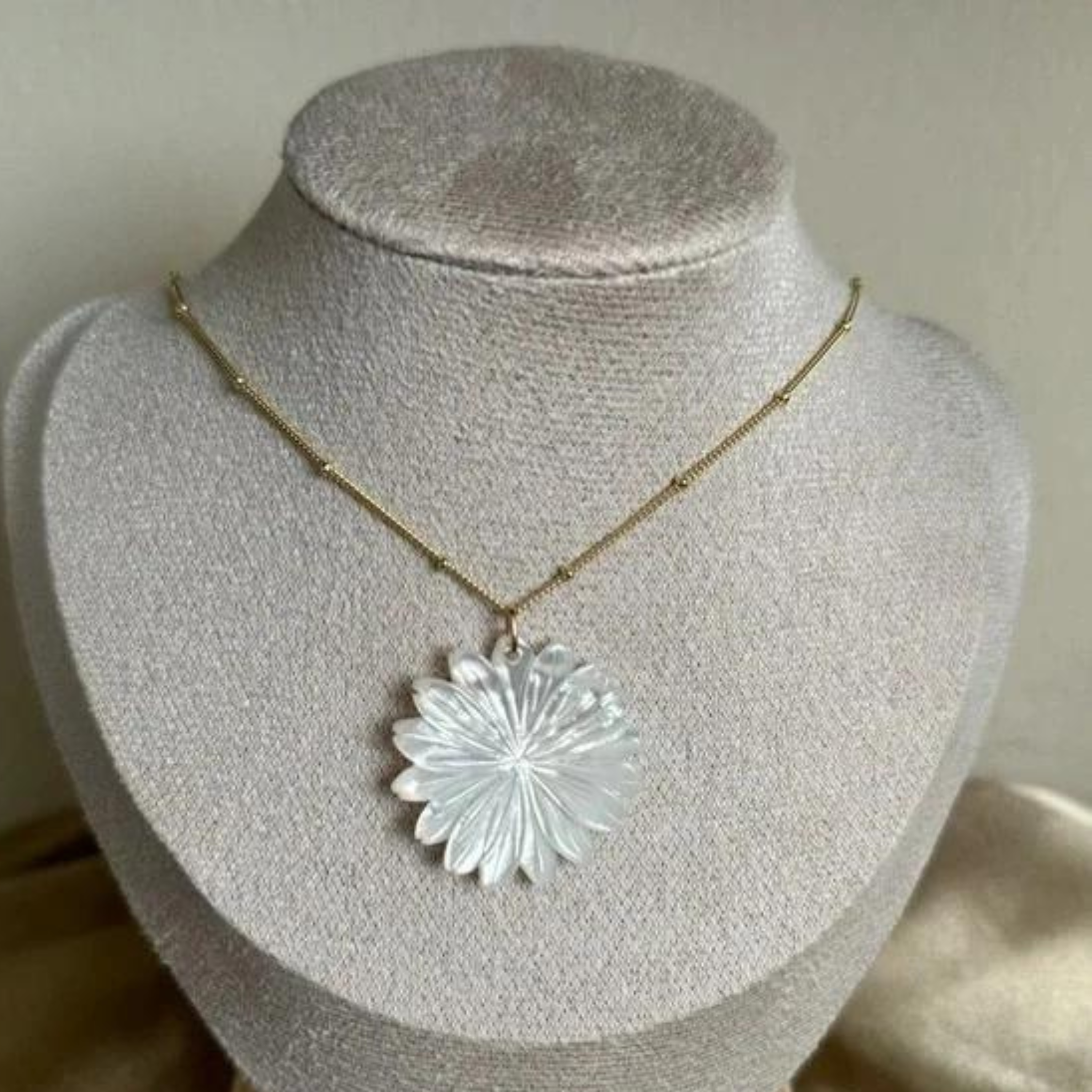 En Floraison Necklace